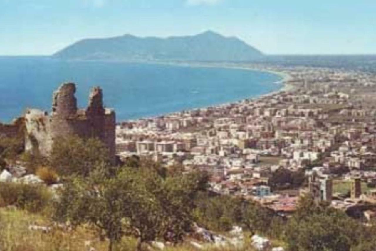 Art Deco City Center Near The Beach! تيراتشينا المظهر الخارجي الصورة